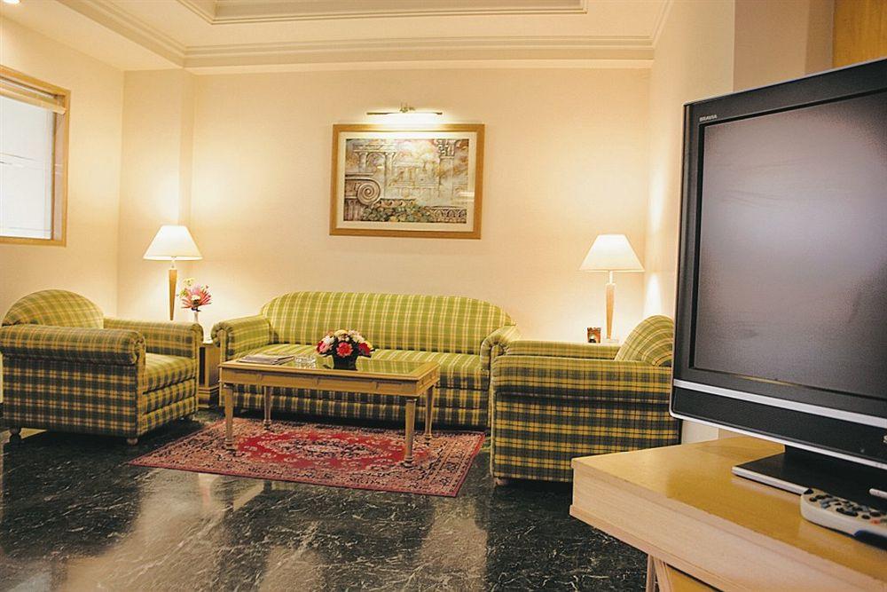 ซาวอย สวีทส์ นอยดา เดลี เอ็นซีอาร์ Hotel โนอิดา ภายนอก รูปภาพ