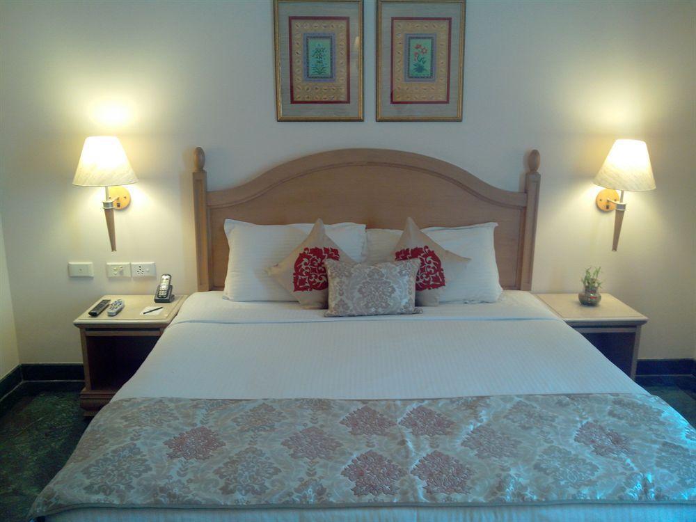 ซาวอย สวีทส์ นอยดา เดลี เอ็นซีอาร์ Hotel โนอิดา ภายนอก รูปภาพ